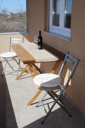 Apartment, 4 Schlafzimmer, Raucher, Terrasse | Unterkunftsgelände