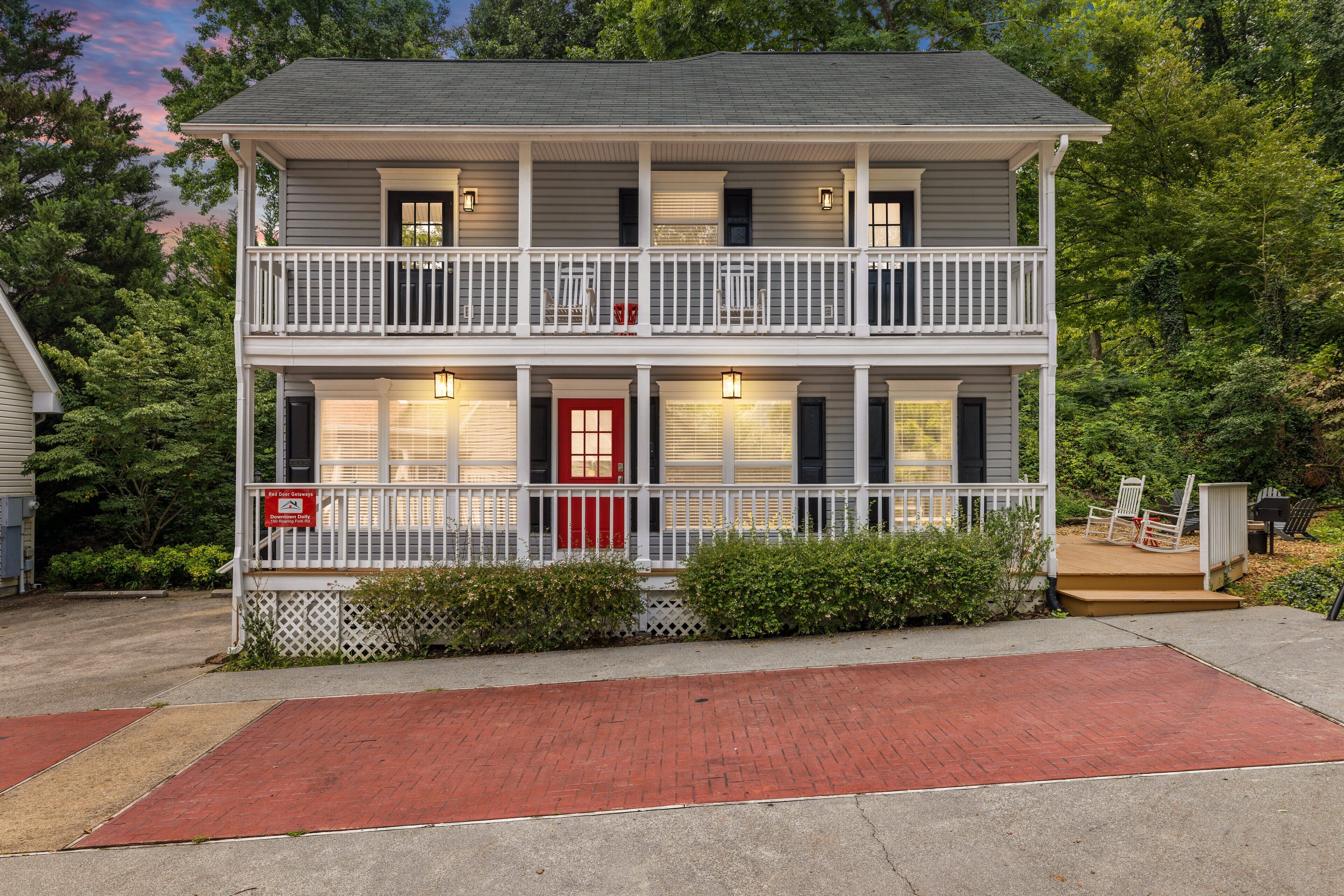 Downtown Dolly is a 2 bed/2bath creekside cottage only a half-mile from downtown Gatlinburg.