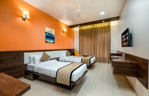 Grand Twin Room | Egyptian cotton sheets, premium bedding, Select Comfort beds, desk - Enrise By Sayaji Chhatrapati Sambhaji Nagar (Chhatrapati Sambhajinagar)