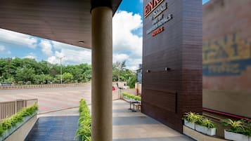 مدخل المنشأة