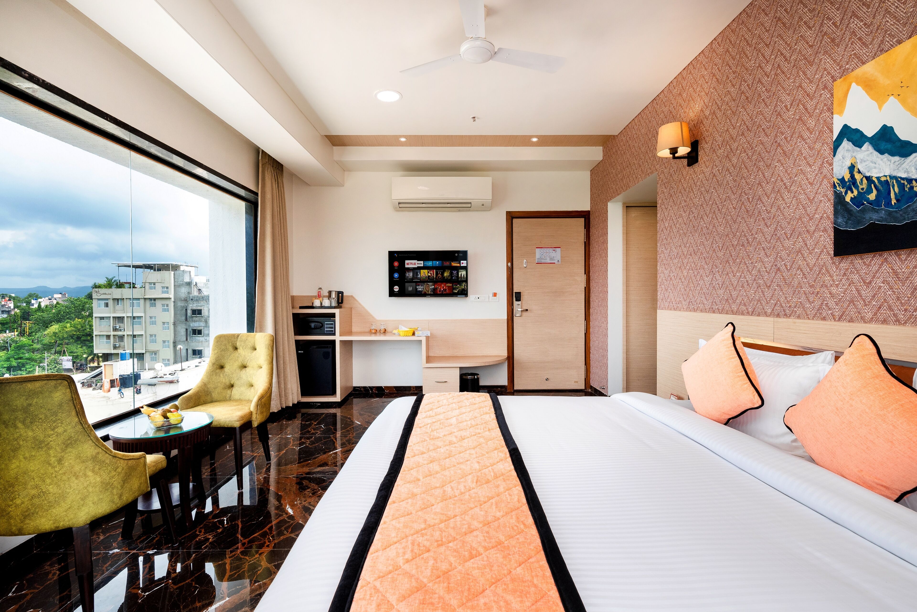 Premium Room | Egyptian cotton sheets, premium bedding, Select Comfort beds, desk