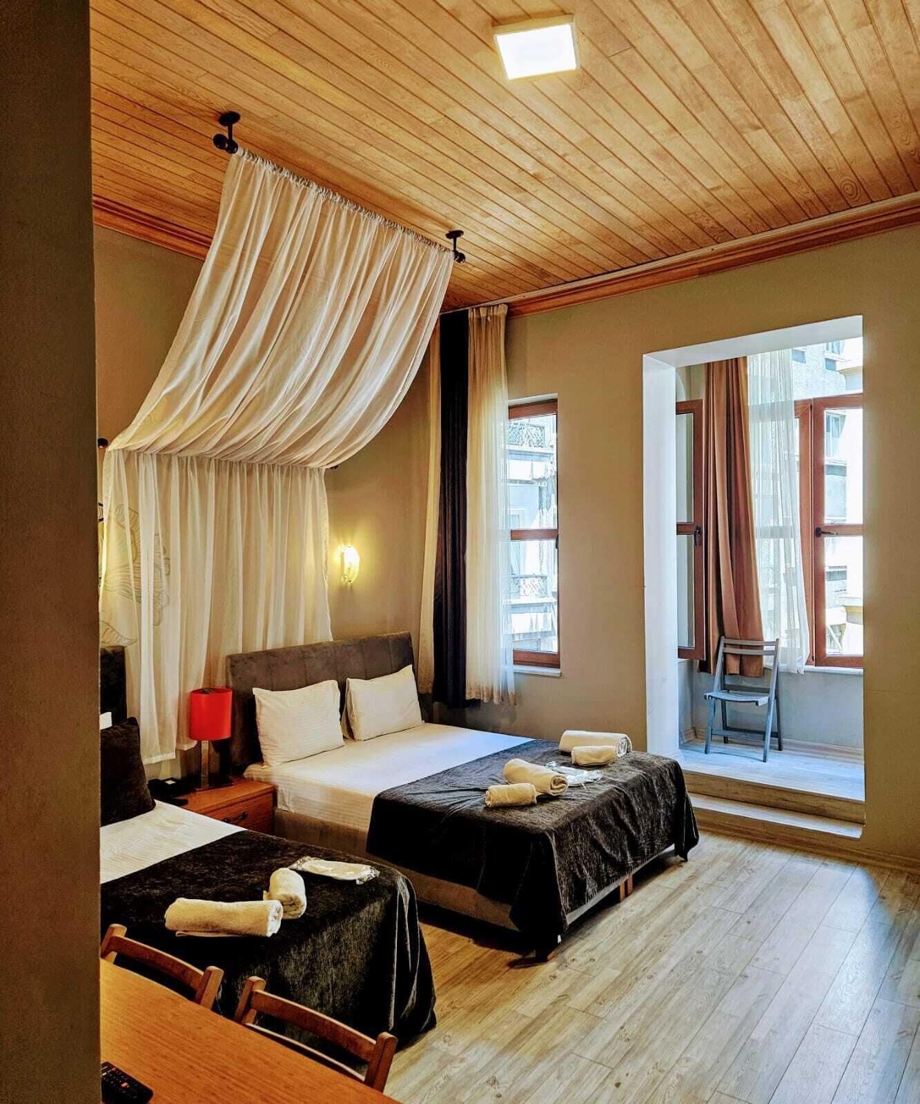 Sábanas de algodón egipcio, ropa de cama de alta calidad y minibar 