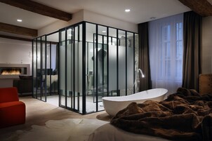 Artículos de tocador gratuitos, secador de pelo, batas, pantuflas