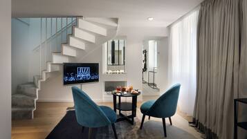 Suite, 1 cama de matrimonio | Ropa de cama de alta calidad, colchones con acolchado adicional, minibar