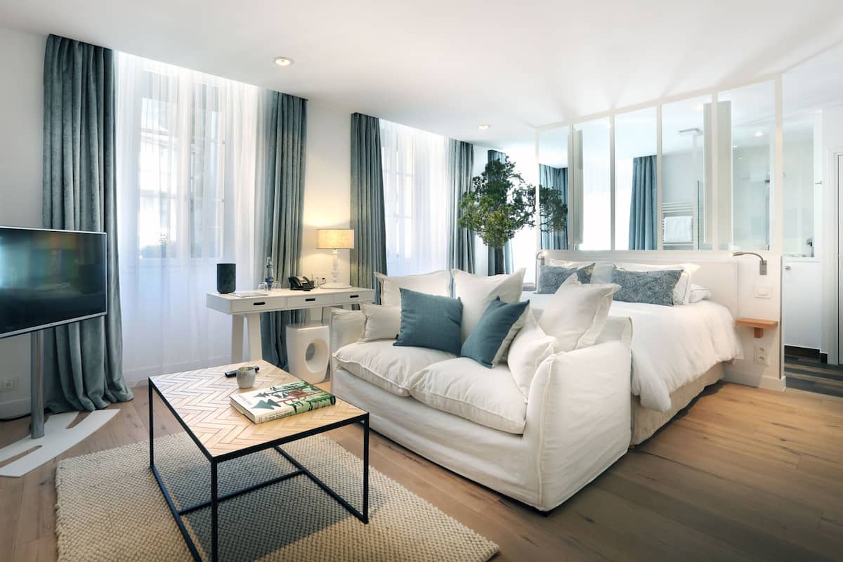 Executive-suite - balkon | 1 soveværelse, premium-sengetøj, senge med topmadrasser, minibar