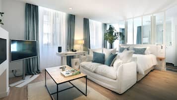 Executive Suite, Balcony | 1 bedroom, premium bedding, pillowtop beds, minibar