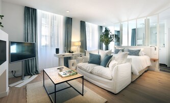 Ropa de cama de alta calidad, colchones con pillow-top y minibar