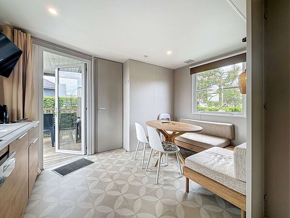 Fernseher, Tischtennisplatte