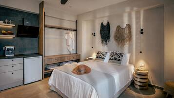 Suite estudio junior, 1 cama de matrimonio | Cocina privada | Frigorífico pequeño, placa de cocina y cafetera o tetera