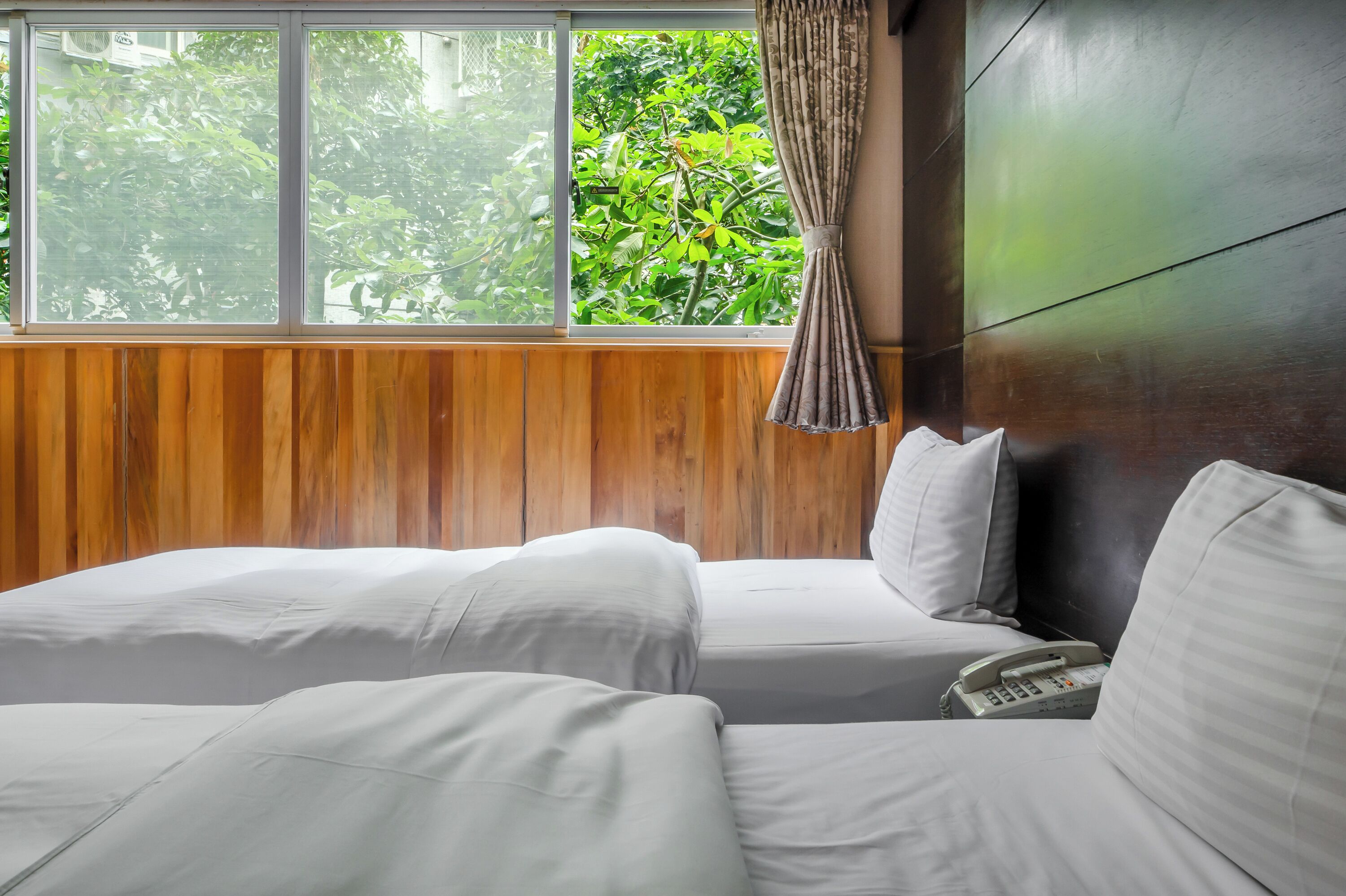 deluxe twin room | 1 bedroom, soundproofing, free wifi, bed sheets