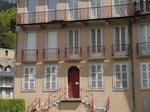 تفاصيل الفندق من الخارج