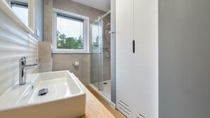 Bathroom - Apartamenty Sun & Snow Baltic Apartments (Pobierowo)