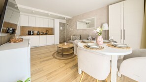 Apartment (C 16) | In-room dining - Apartamenty Sun & Snow Baltic Apartments (Pobierowo)