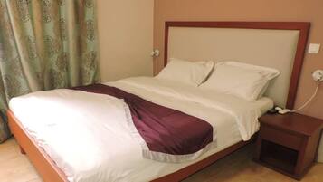 Camera Comfort | Una scrivania, postazione laptop, Wi-Fi gratuito, lenzuola