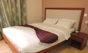 Quarto conforto | Escrivaninha, espaço de trabalho para notebook, Wi-Fi de cortesia