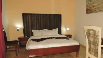 Superior-Zimmer | Schreibtisch, laptopgeeigneter Arbeitsplatz, kostenloses WLAN