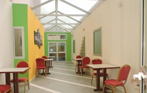 Café da manhã continental todos os dias (EUR 8 por pessoa) 