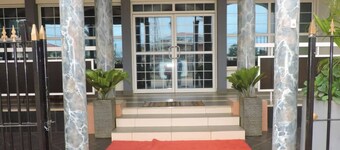 IRIS HOTEL