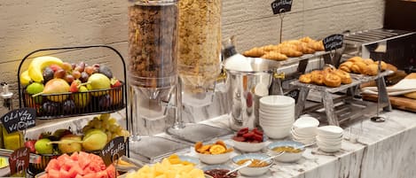 Café da manhã com buffet todos os dias (EUR 11 por pessoa)