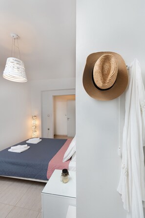 3 bedrooms, desk, free WiFi, bed sheets