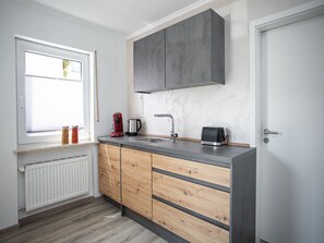 Kühlschrank, Herdplatte, Geschirrspüler