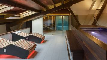 Sauna, hot tub, steam room