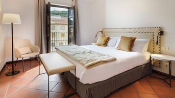 Premium bedding, down comforters, minibar, in-room safe