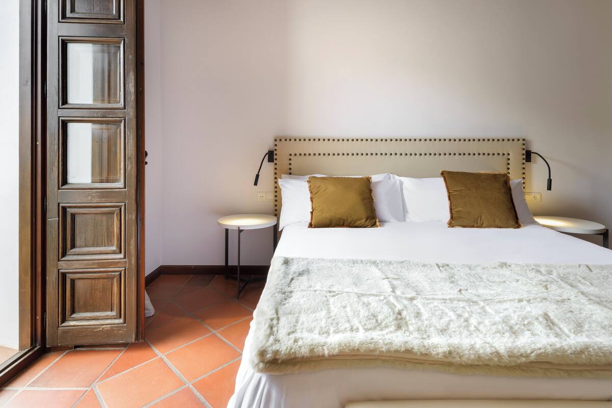 Premium bedding, down duvets, minibar, in-room safe