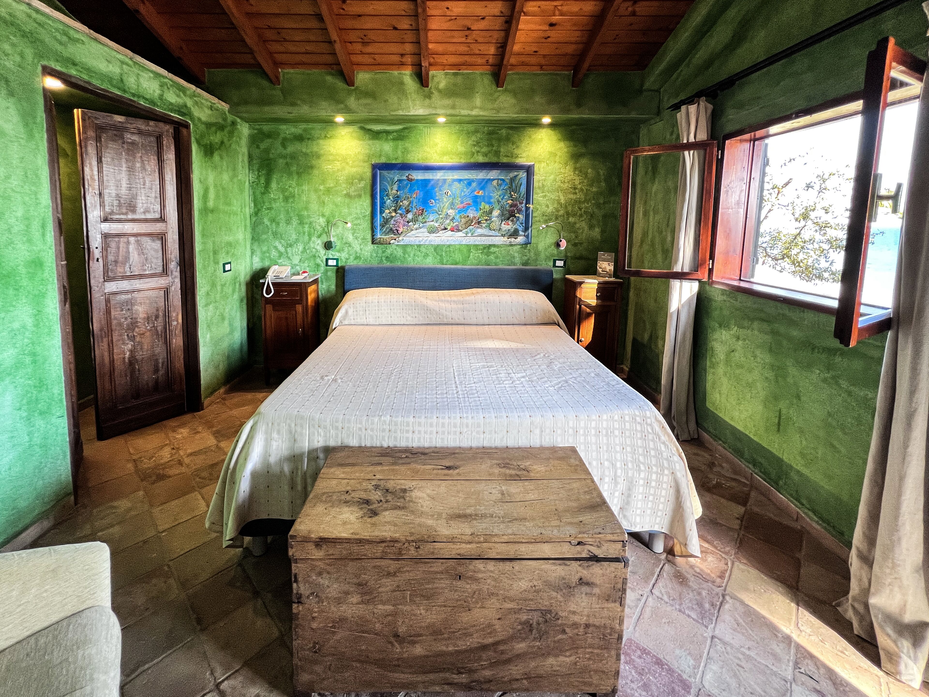 Hypo-allergenic bedding, minibar, in-room safe, individually furnished