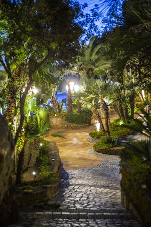 Garden. Aeneas' Landing Resort