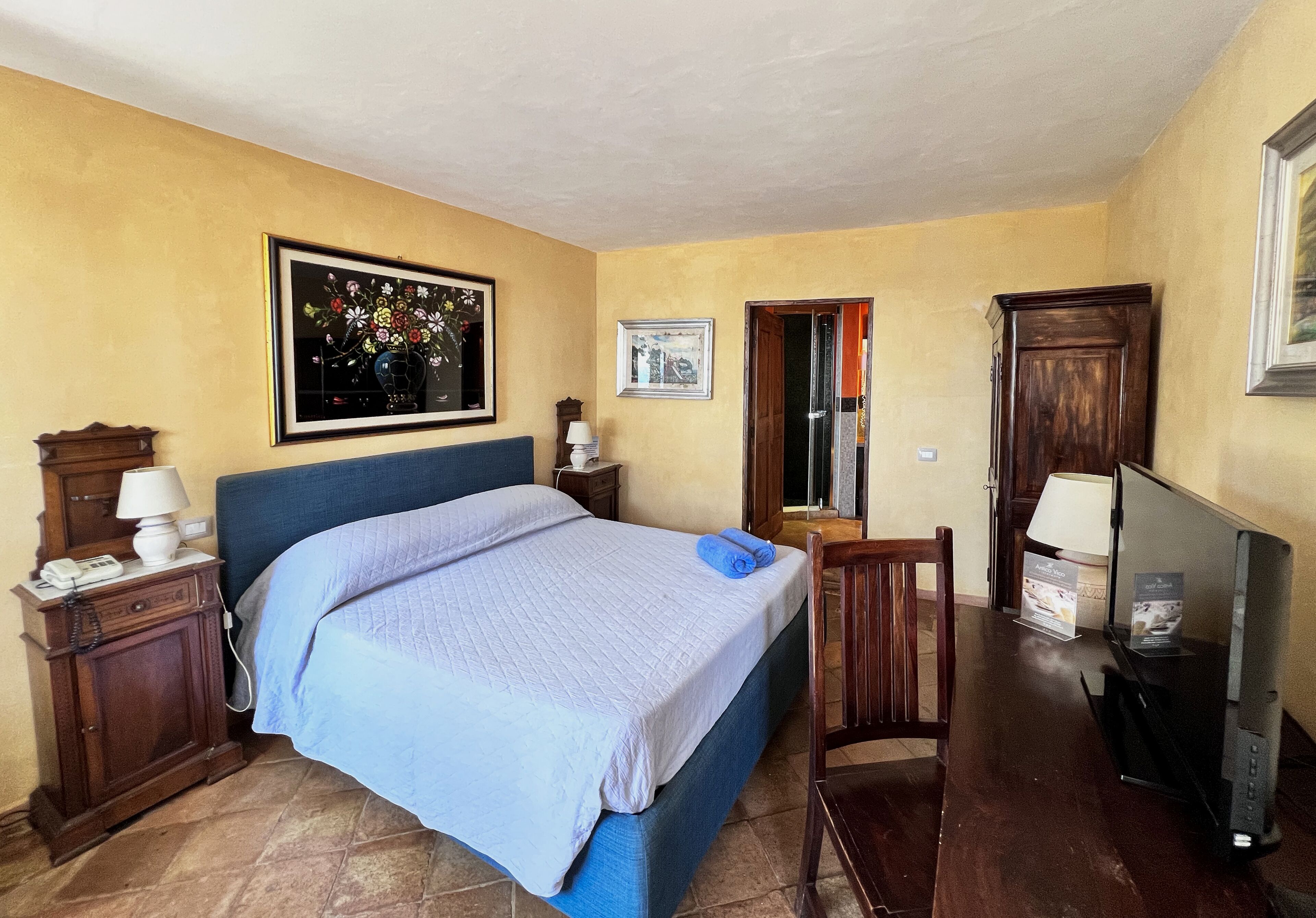 Hypo-allergenic bedding, minibar, in-room safe, individually furnished