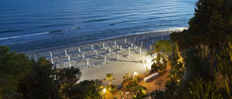 Private beach, white sand, sun loungers, beach umbrellas