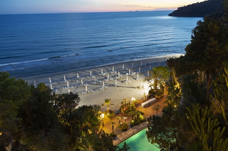 Private beach, white sand, sun loungers, beach umbrellas. Aeneas' Landing Resort