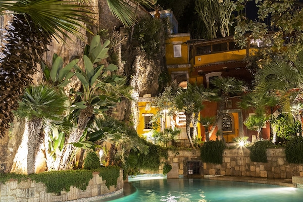 Sesongbasert utendørsbasseng