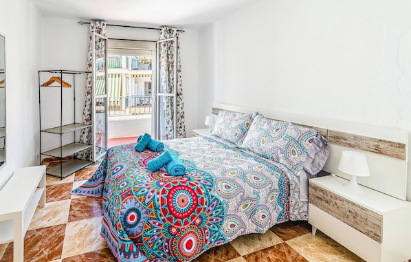 3 bedrooms, iron/ironing board, free WiFi, bed sheets