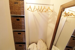 Interior - Center Maisonnette near cathedral with terrace (Reims)