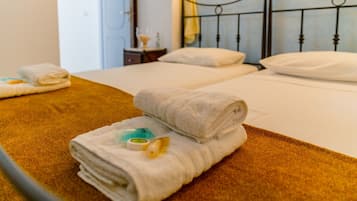 2 間睡房、房內夾萬、熨斗/熨衫板、可攜式嬰兒床