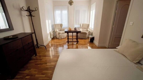 4 Schlafzimmer, schallisolierte Zimmer, WLAN