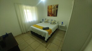 3 bedrooms, WiFi, bed sheets - Four Seasons Guest House (Graskop)
