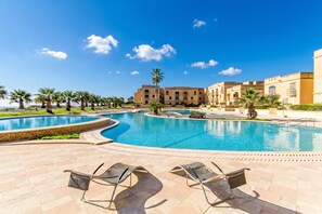 Maison Familiale, plusieurs chambres, 2 salles de bains (Harbour Views Gozitan Villa + Shared) | Piscine