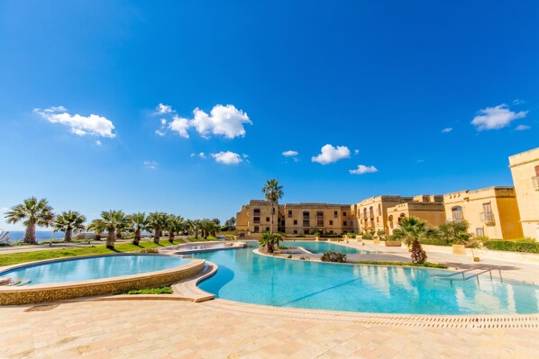 Family House, Multiple Bedrooms, 2 Bathrooms (Harbour Views Gozitan Villa + Shared) | Pool