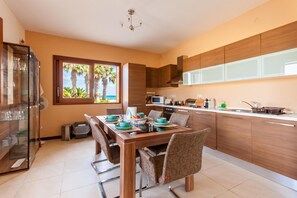 Family House, Multiple Bedrooms, 2 Bathrooms (Harbour Views Gozitan Villa + Shared) | Private kitchen