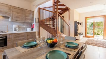 Family House, 2 Bedrooms, 2 Bathrooms (Getaway Npetto Gozitan Villa) | Dining