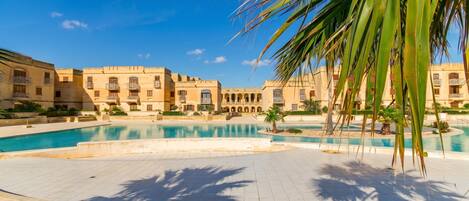 Maison familiale, plusieurs chambres, 2 salles de bains (Getaway Npetto Gozitan Villa) | Piscine | Piscine extérieure