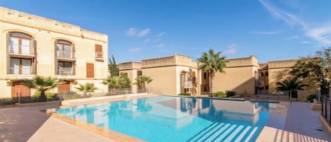 Maison Familiale, plusieurs chambres, 2 salles de bains (Getaway Npetto Gozitan Villa) | Piscine | Piscine extérieure