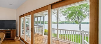 La Peninsule Scenic Home within a quiet neighborhood