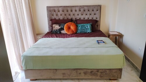 Cottage Nikiti, 2 min. from the sea!