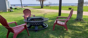 #8 2bed 1bath LAKE MI Fishing Cabin WiFi AC Deck Firepit Kayak Paddle Boat Dock