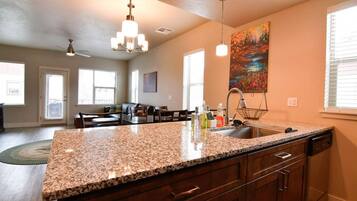 Townhome, 3 Bedrooms | Dapur peribadi