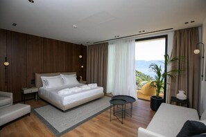 小型开间套房, 海景 | 办公桌、免费 WiFi、床单